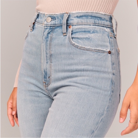 Abercrombie & Fitch Curve Love Ultra High Rise Ankle Straight Jeans - Picture 7 of 12